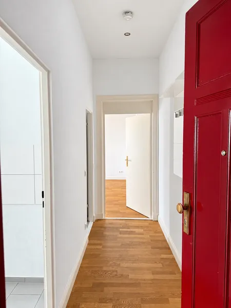 Ruhige, sonnige 1‑Zimmer‑Altbauwohnung mit Balkon - ab sofort! — photo 1